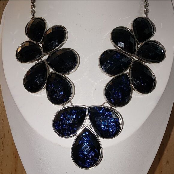 Vintage Elegant Blue and Silver Statement Necklace EUC - Picture 2 of 5